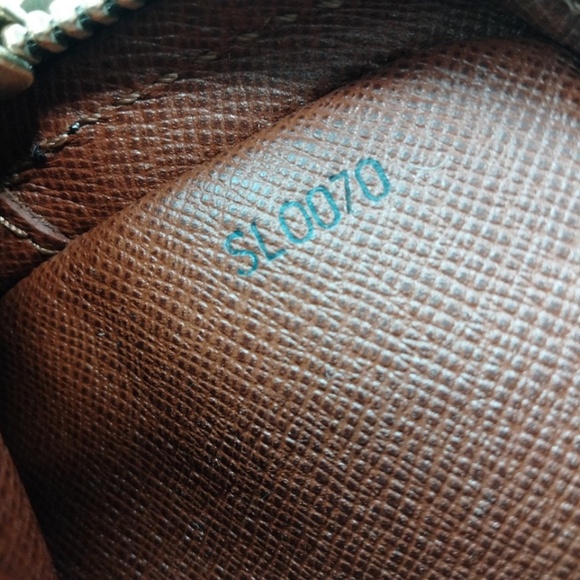 Louis Vuitton Danube Crossbody Bag - Picture 3 of 16